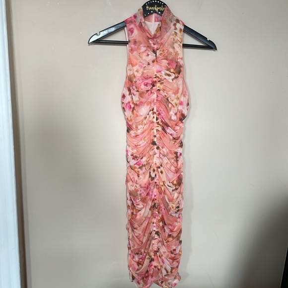 Black Halo Kobe Ruched Floral-Print Jewel Neckline Sleveless Bodycon Dress - Picture 3 of 10